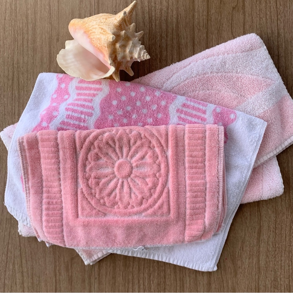 Vintage Pink And White Hand Towels Lot Of 3 For Kitchen Or Bathroom Different Sz